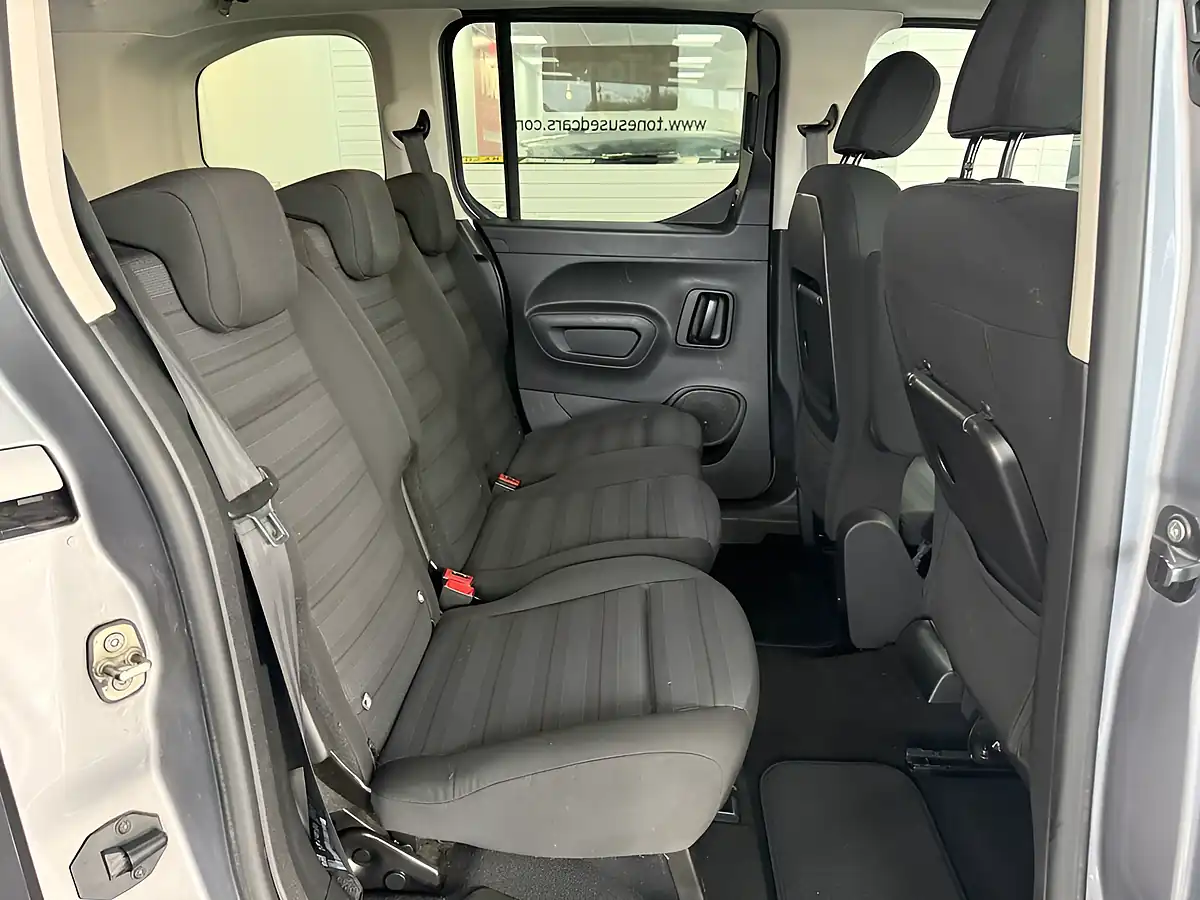 Used 2022 Vauxhall Combo Life Electric Se Grey - Interior and Exterior details 5