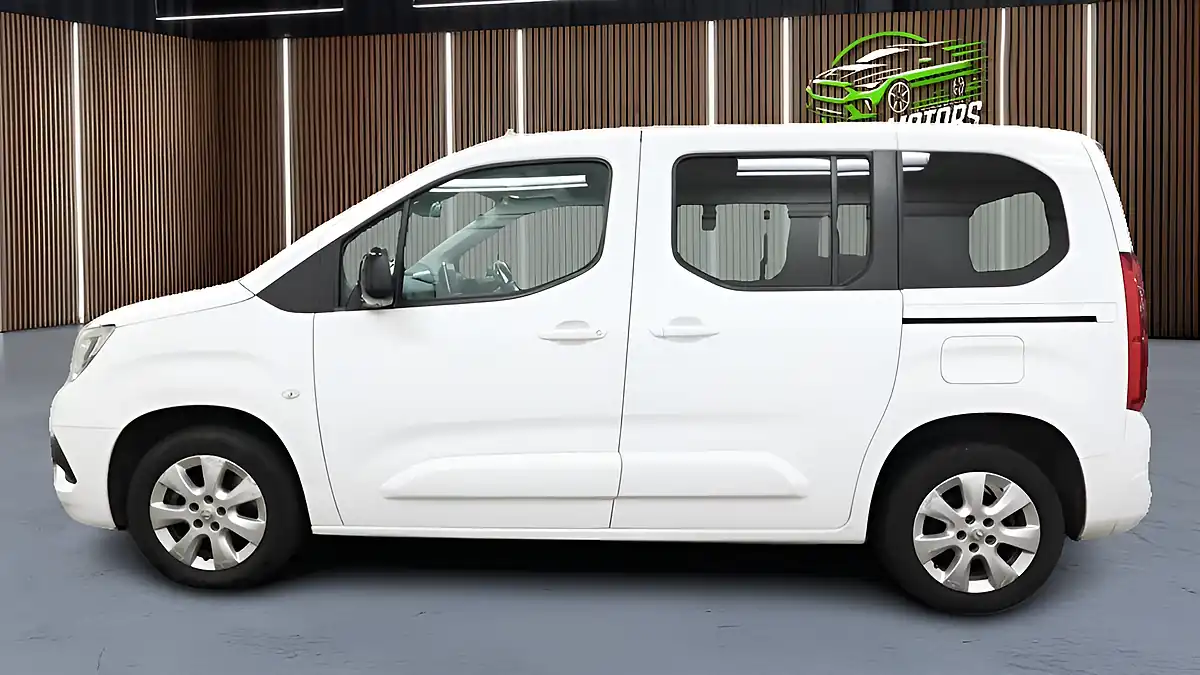 Used 2022 Vauxhall Combo Life Electric Se White - Interior and Exterior details 11
