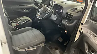 Used 2022 Vauxhall Combo Life Electric Se White - Interior and Exterior details 12