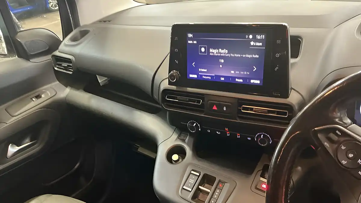 Used 2022 Vauxhall Combo Life Electric Se White - Interior and Exterior details 14