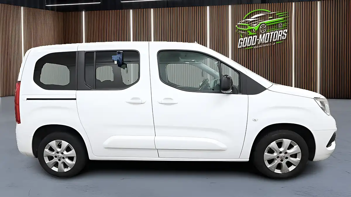Used 2022 Vauxhall Combo Life Electric Se White - Interior and Exterior details 5