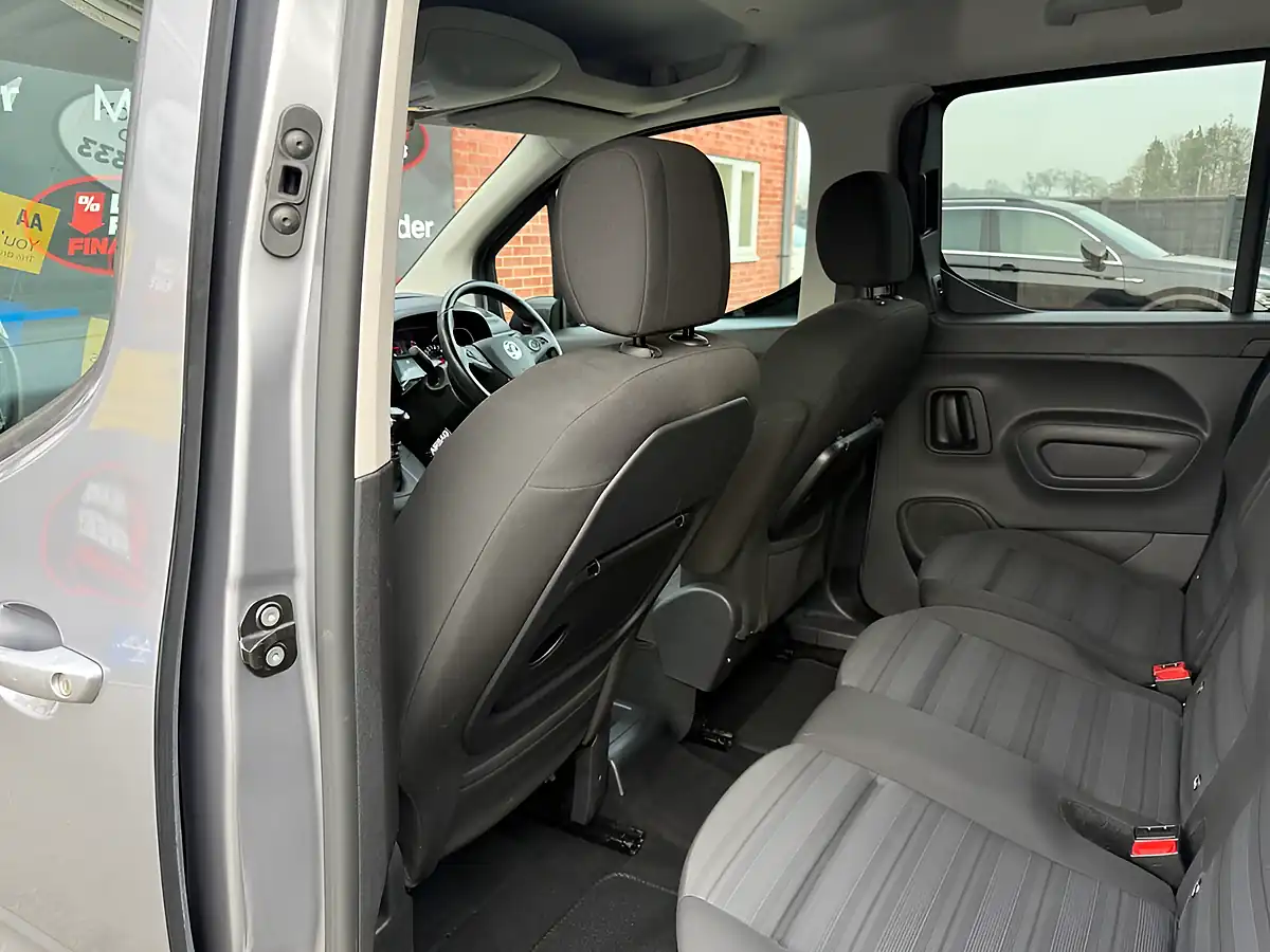 Used 2022 Vauxhall Combo Life Se Grey - Interior and Exterior details 15
