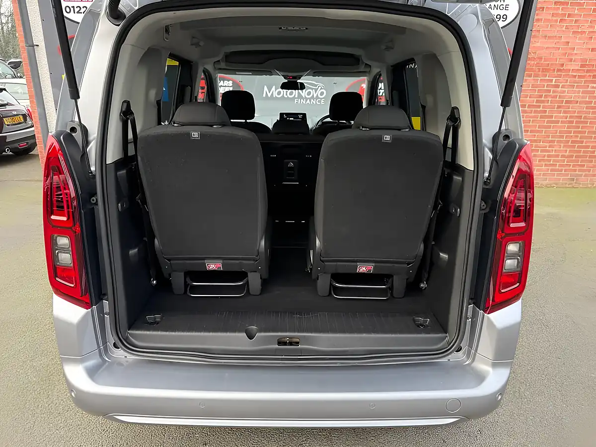 Used 2022 Vauxhall Combo Life Se Grey - Interior and Exterior details 9