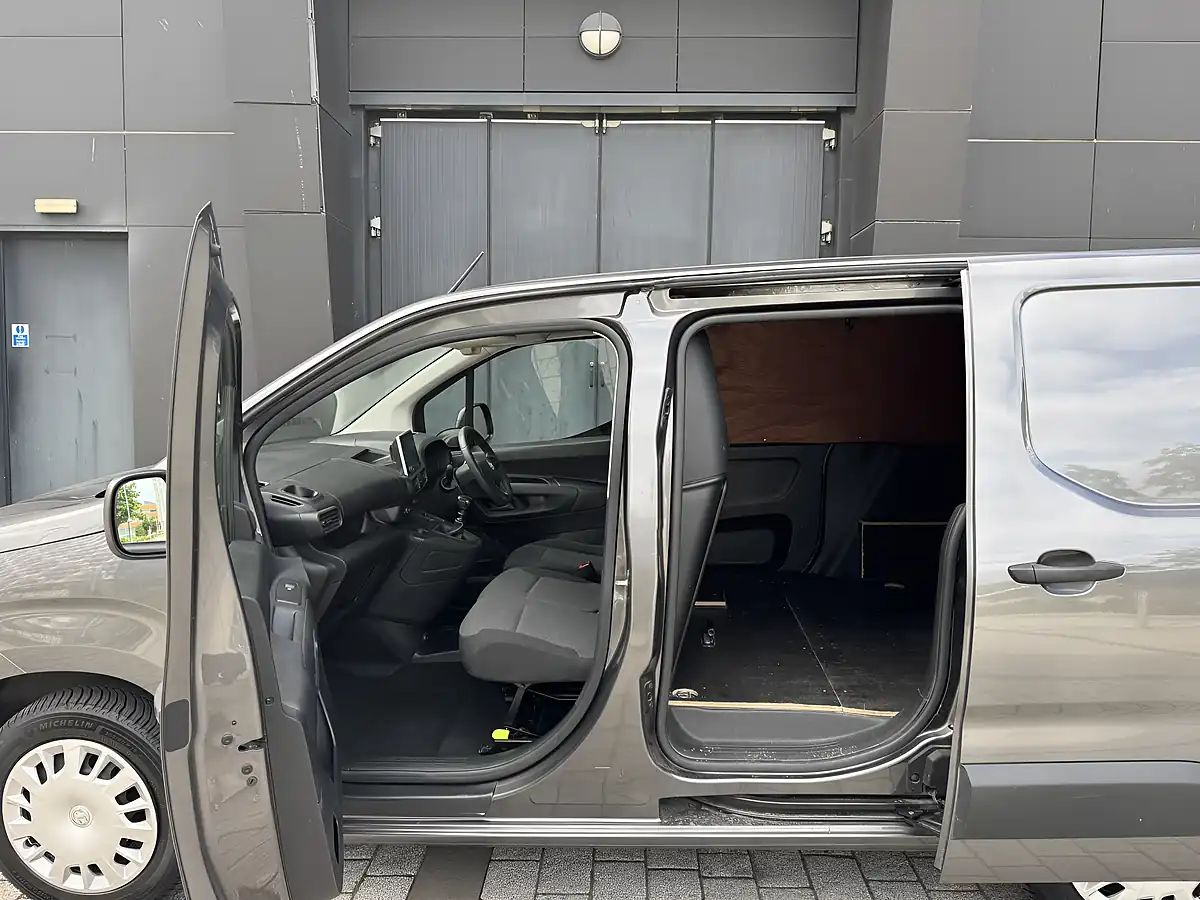 Used 2022 Vauxhall Combo Sportive Grey - Interior and Exterior details 11