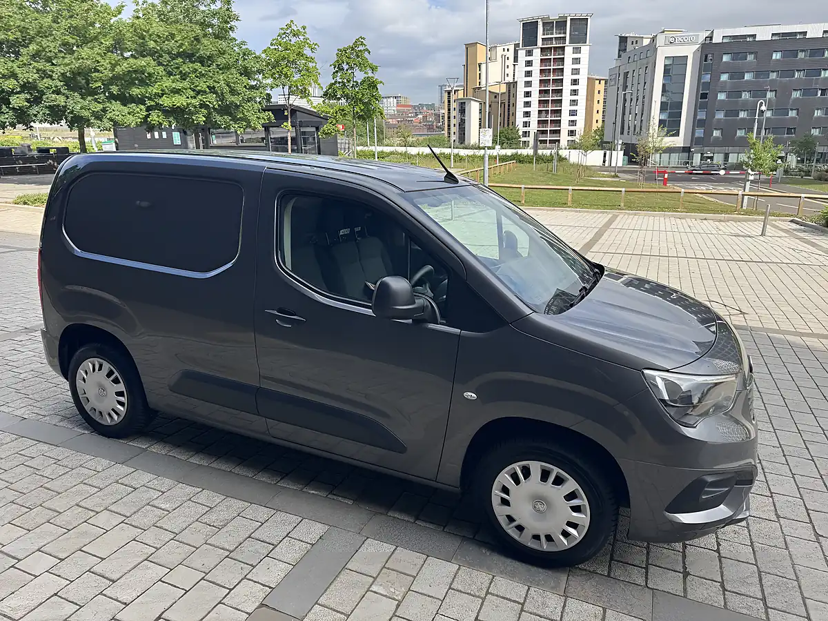 Used 2022 Vauxhall Combo Sportive Grey - Interior and Exterior details 3