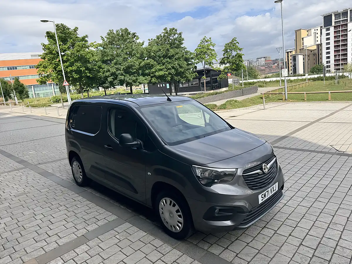 Used 2022 Vauxhall Combo Sportive Grey - Interior and Exterior details 4