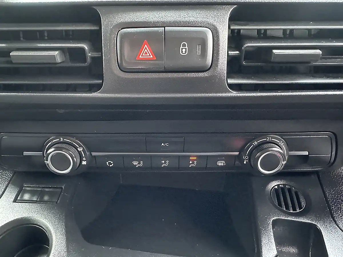 Used 2022 Vauxhall Combo Sportive Grey - Interior and Exterior details 10