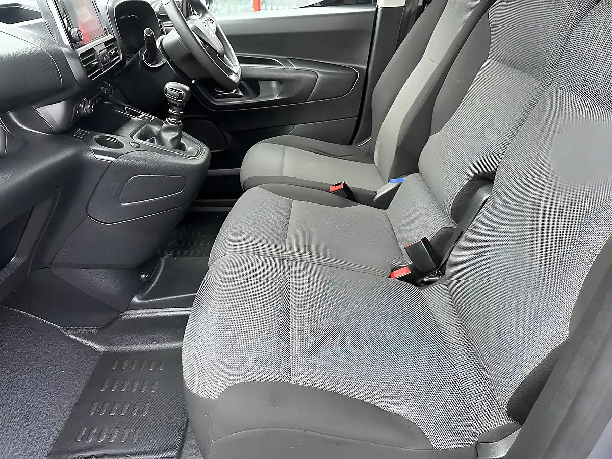 Used 2022 Vauxhall Combo Sportive Grey - Interior and Exterior details 3