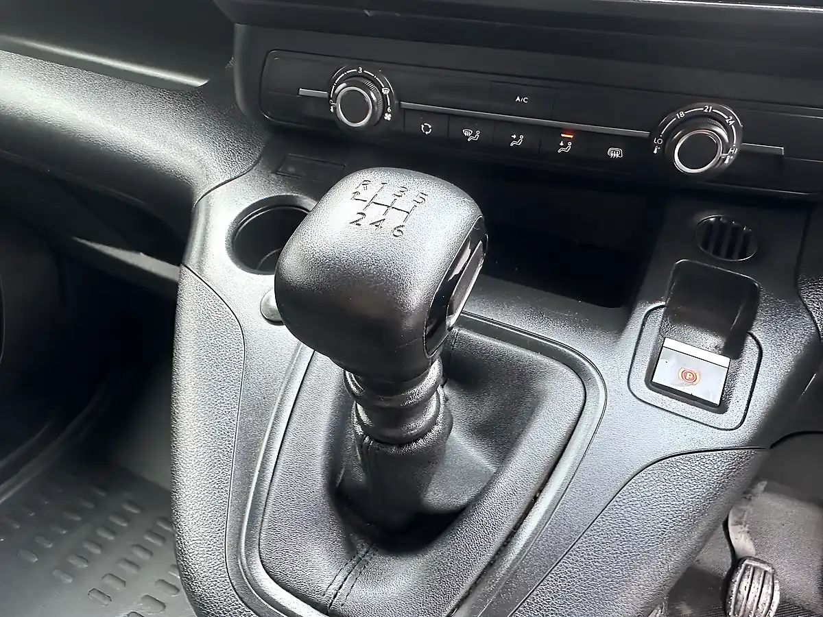 Used 2022 Vauxhall Combo Sportive Grey - Interior and Exterior details 9