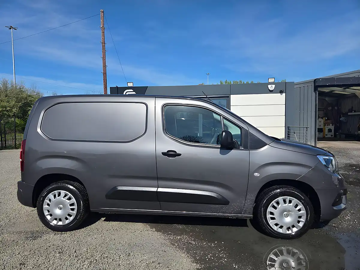 Used 2022 Vauxhall Combo Sportive Grey - Interior and Exterior details 3