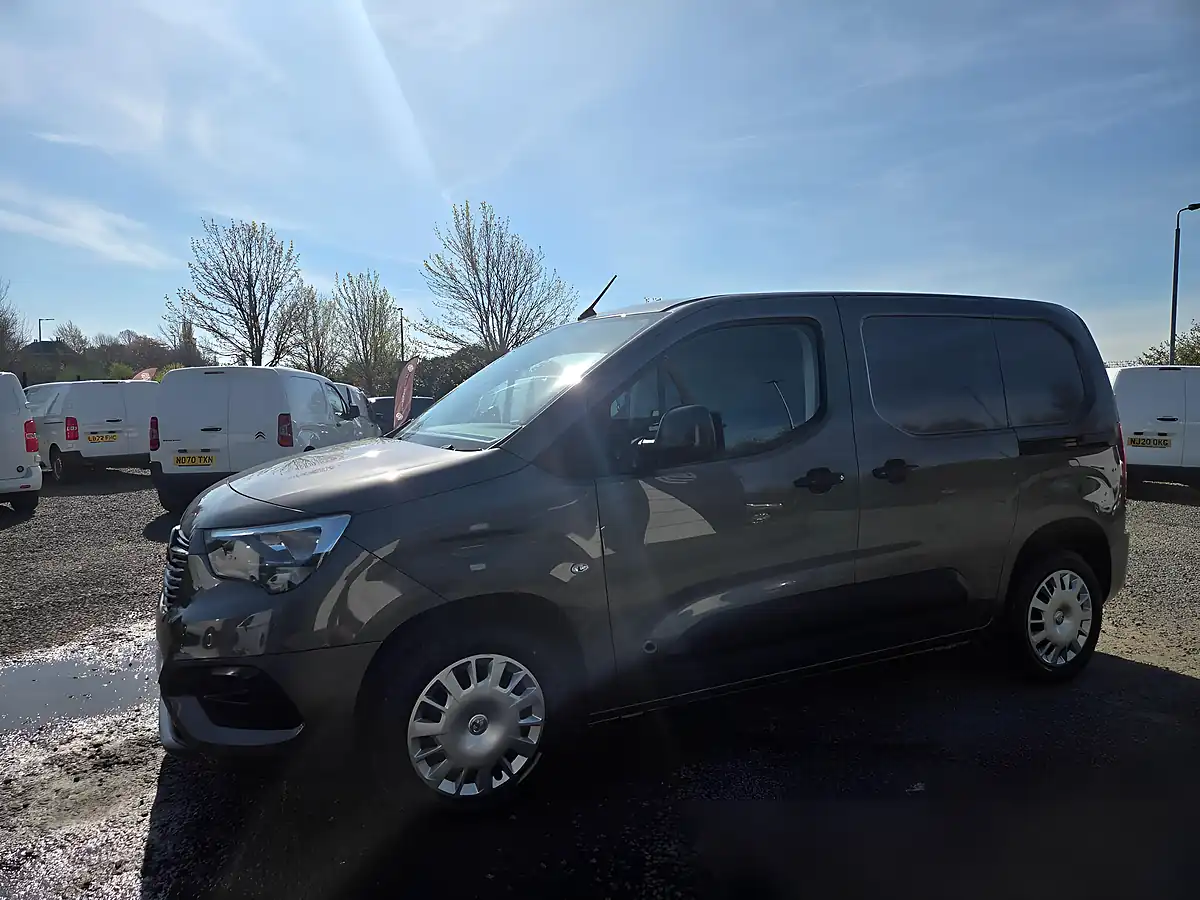 Used 2022 Vauxhall Combo Sportive Grey - Interior and Exterior details 7