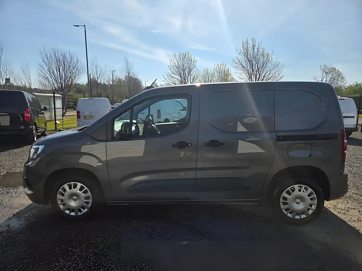Used 2022 Vauxhall Combo Sportive Grey - Interior and Exterior details 8
