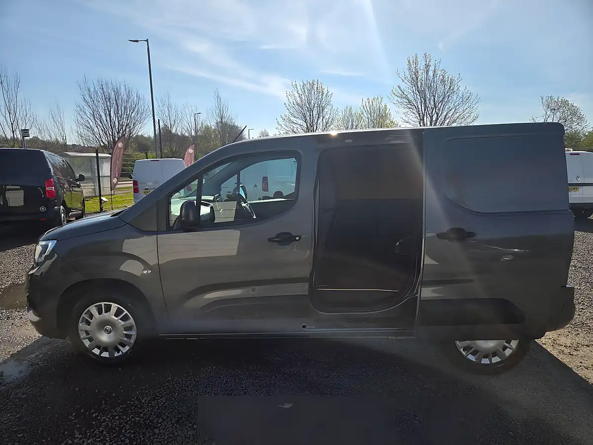 Used 2022 Vauxhall Combo Sportive Grey - Interior and Exterior details 9