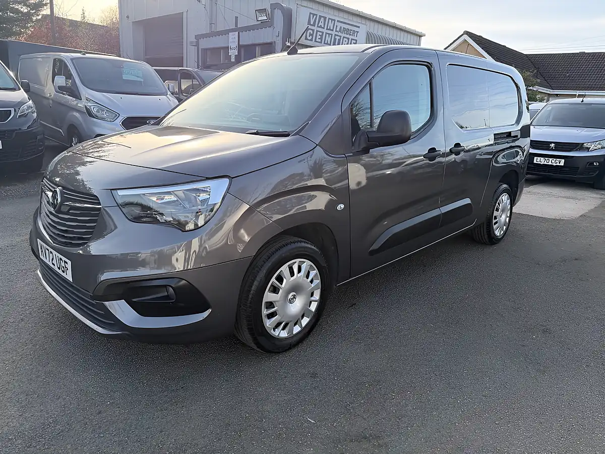 Used 2022 Vauxhall Combo Sportive L2 Grey - Front View
