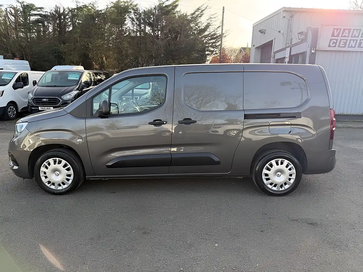 Used 2022 Vauxhall Combo Sportive L2 Grey - Interior and Exterior details 10