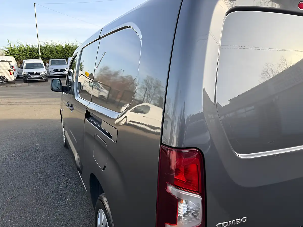 Used 2022 Vauxhall Combo Sportive L2 Grey - Interior and Exterior details 12