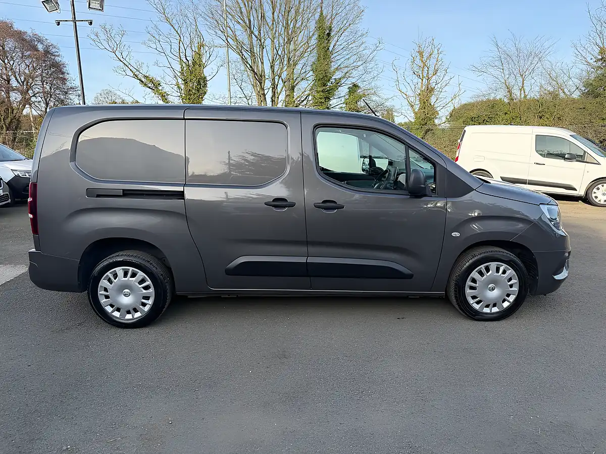 Used 2022 Vauxhall Combo Sportive L2 Grey - Interior and Exterior details 20