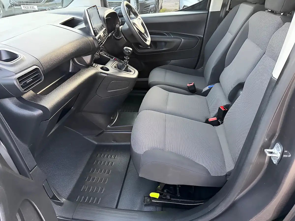 Used 2022 Vauxhall Combo Sportive L2 Grey - Interior and Exterior details 4