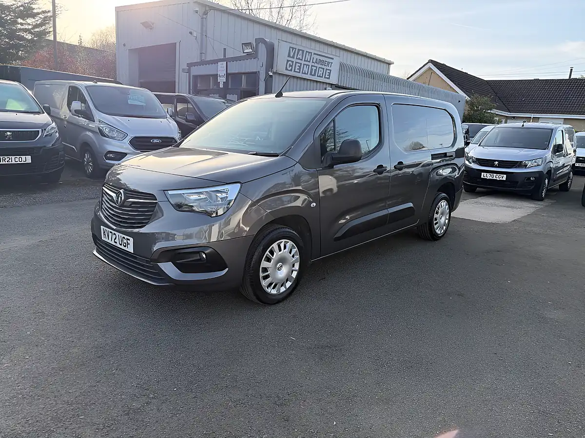 Used 2022 Vauxhall Combo Sportive L2 Grey - Interior and Exterior details 7