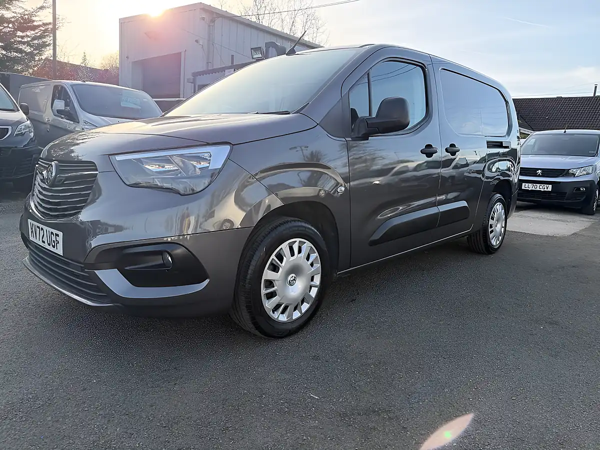 Used 2022 Vauxhall Combo Sportive L2 Grey - Interior and Exterior details 8