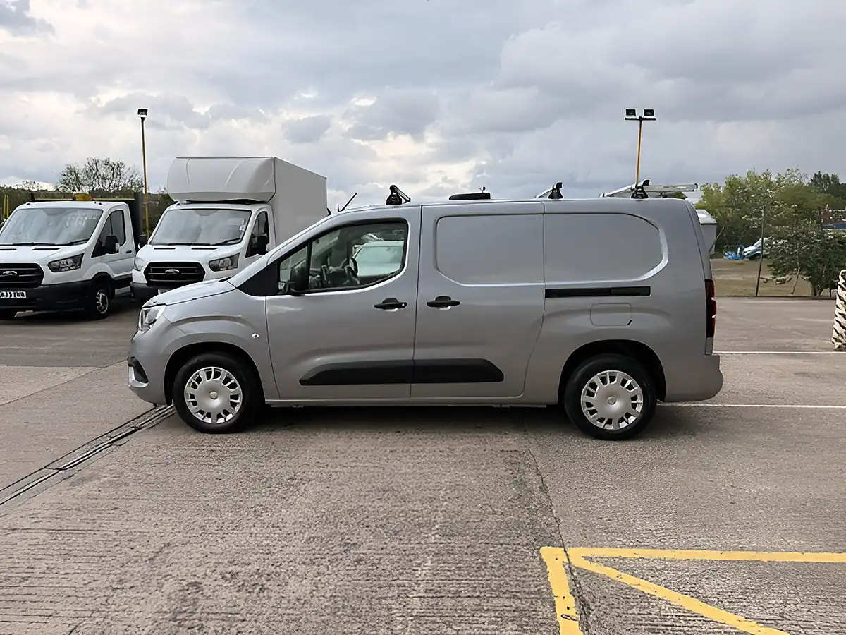 Used 2022 Vauxhall Combo Sportive L2 Lwb Grey - Interior and Exterior details 10