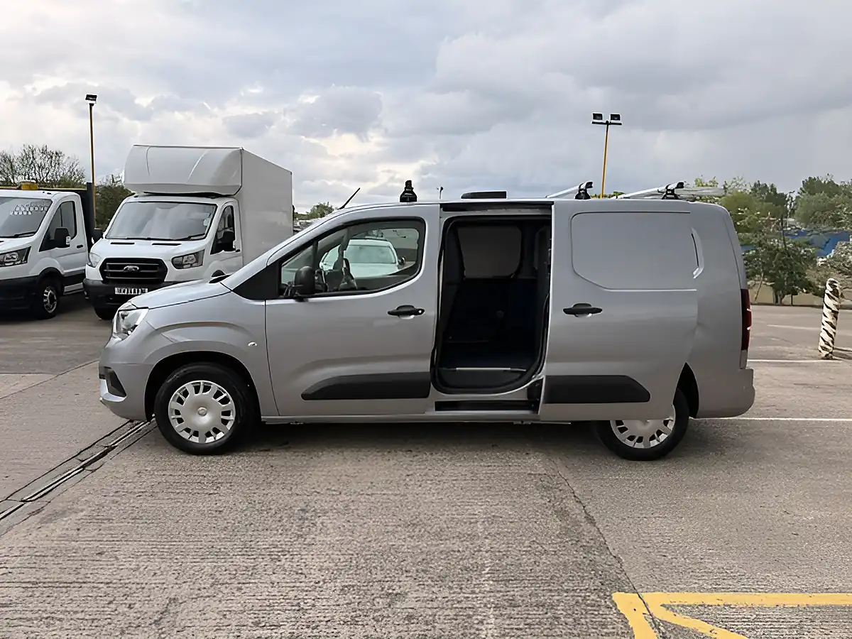 Used 2022 Vauxhall Combo Sportive L2 Lwb Grey - Interior and Exterior details 11