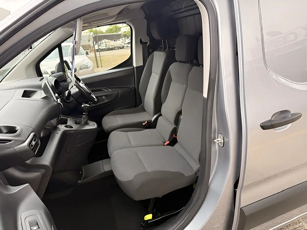 Used 2022 Vauxhall Combo Sportive L2 Lwb Grey - Interior and Exterior details 15