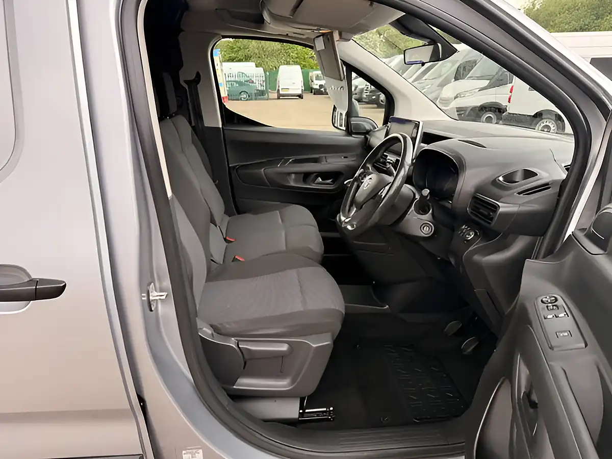 Used 2022 Vauxhall Combo Sportive L2 Lwb Grey - Interior and Exterior details 18
