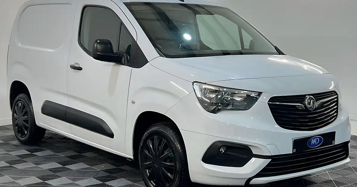Used 2022 Vauxhall Combo Sportive White - Front View