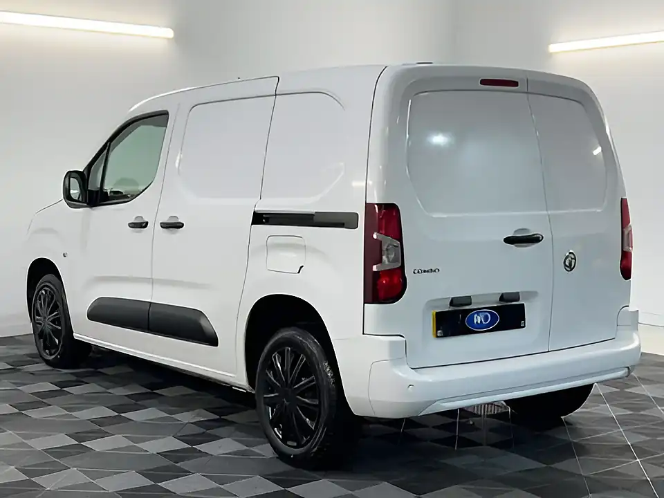Used 2022 Vauxhall Combo Sportive White - Interior and Exterior details 11