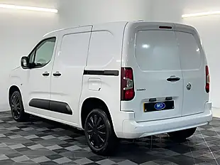Used 2022 Vauxhall Combo Sportive White - Interior and Exterior details 12
