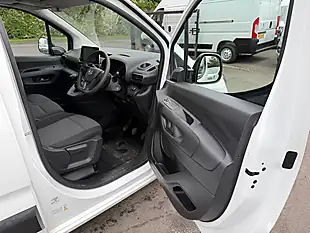 Used 2022 Vauxhall Combo Sportive White - Interior and Exterior details 12