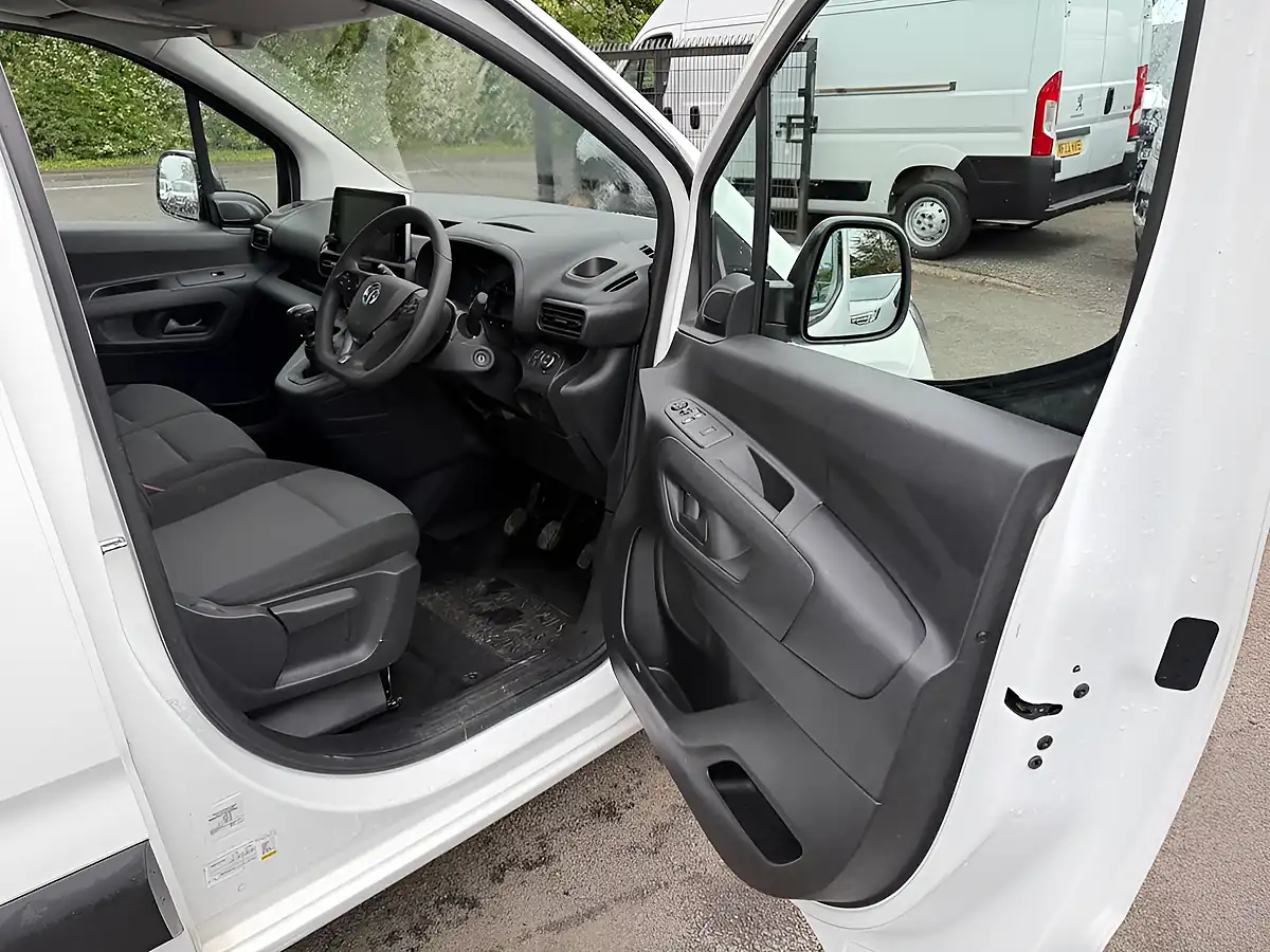 Used 2022 Vauxhall Combo Sportive White - Interior and Exterior details 12