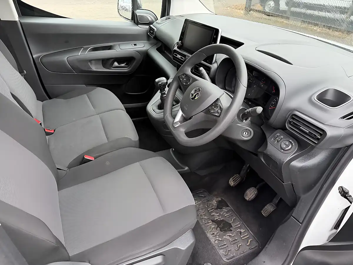 Used 2022 Vauxhall Combo Sportive White - Interior and Exterior details 13