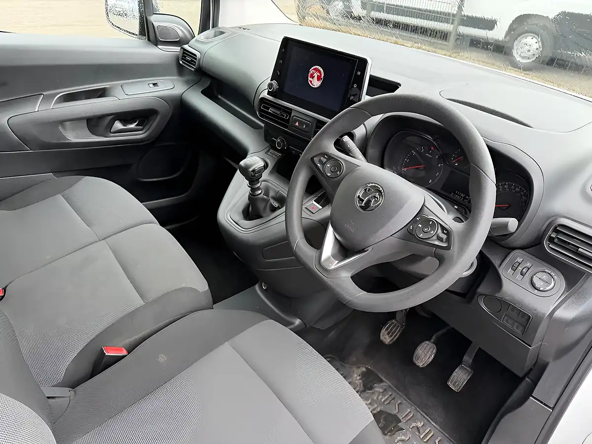 Used 2022 Vauxhall Combo Sportive White - Interior and Exterior details 3
