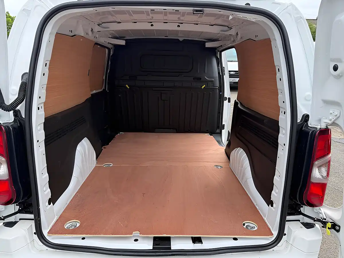 Used 2022 Vauxhall Combo Sportive White - Interior and Exterior details 5