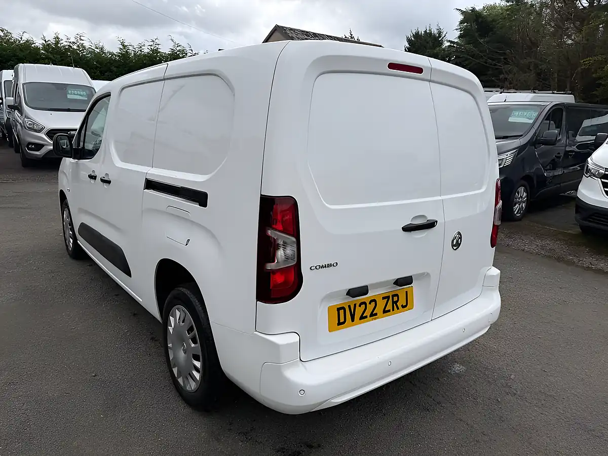 Used 2022 Vauxhall Combo Sportive White - Interior and Exterior details 7