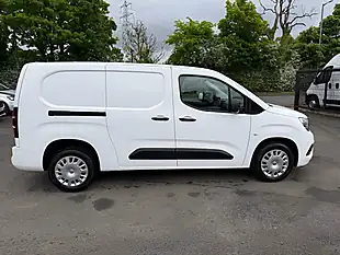 Used 2022 Vauxhall Combo Sportive White - Interior and Exterior details 9