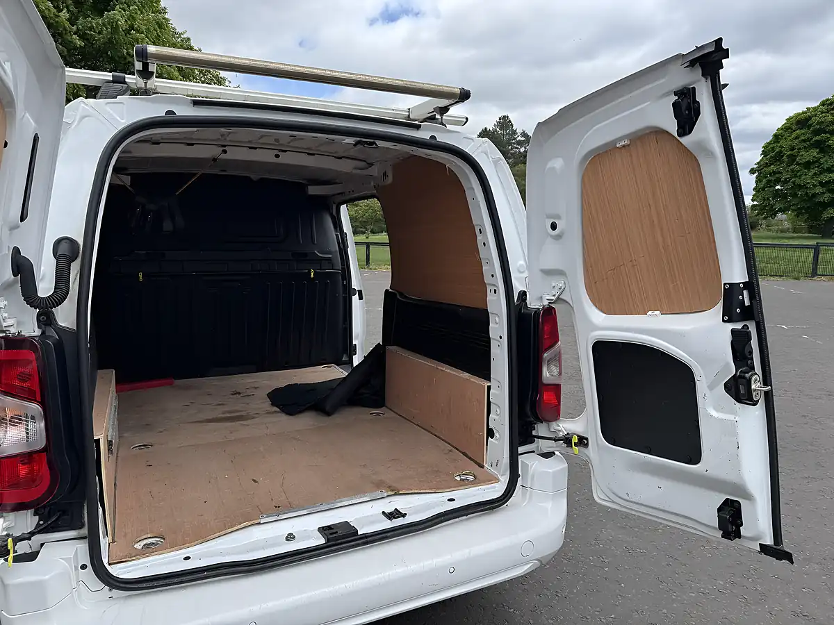 Used 2022 Vauxhall Combo Sportive White - Interior and Exterior details 12