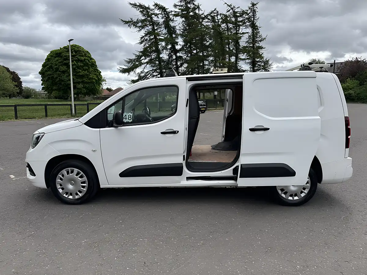 Used 2022 Vauxhall Combo Sportive White - Interior and Exterior details 13