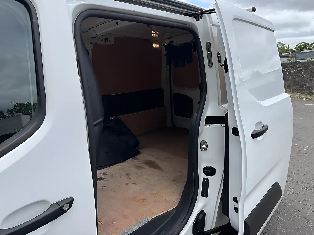 Used 2022 Vauxhall Combo Sportive White - Interior and Exterior details 14