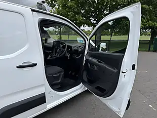 Used 2022 Vauxhall Combo Sportive White - Interior and Exterior details 15