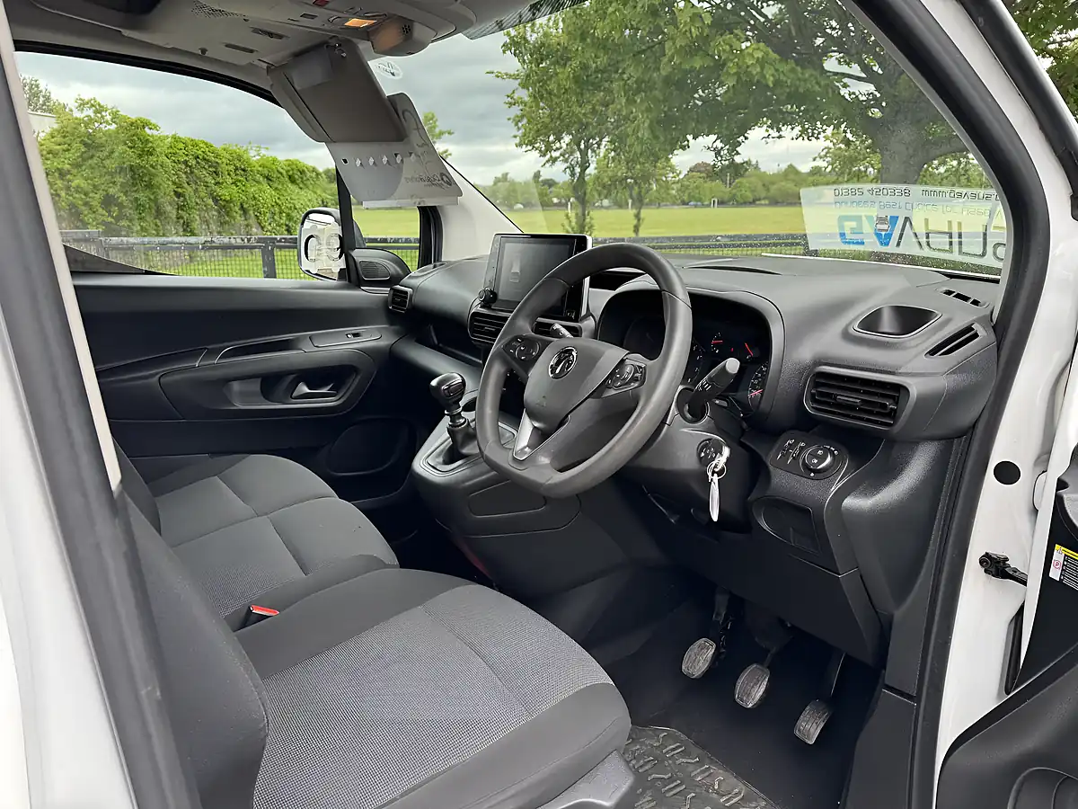 Used 2022 Vauxhall Combo Sportive White - Interior and Exterior details 16