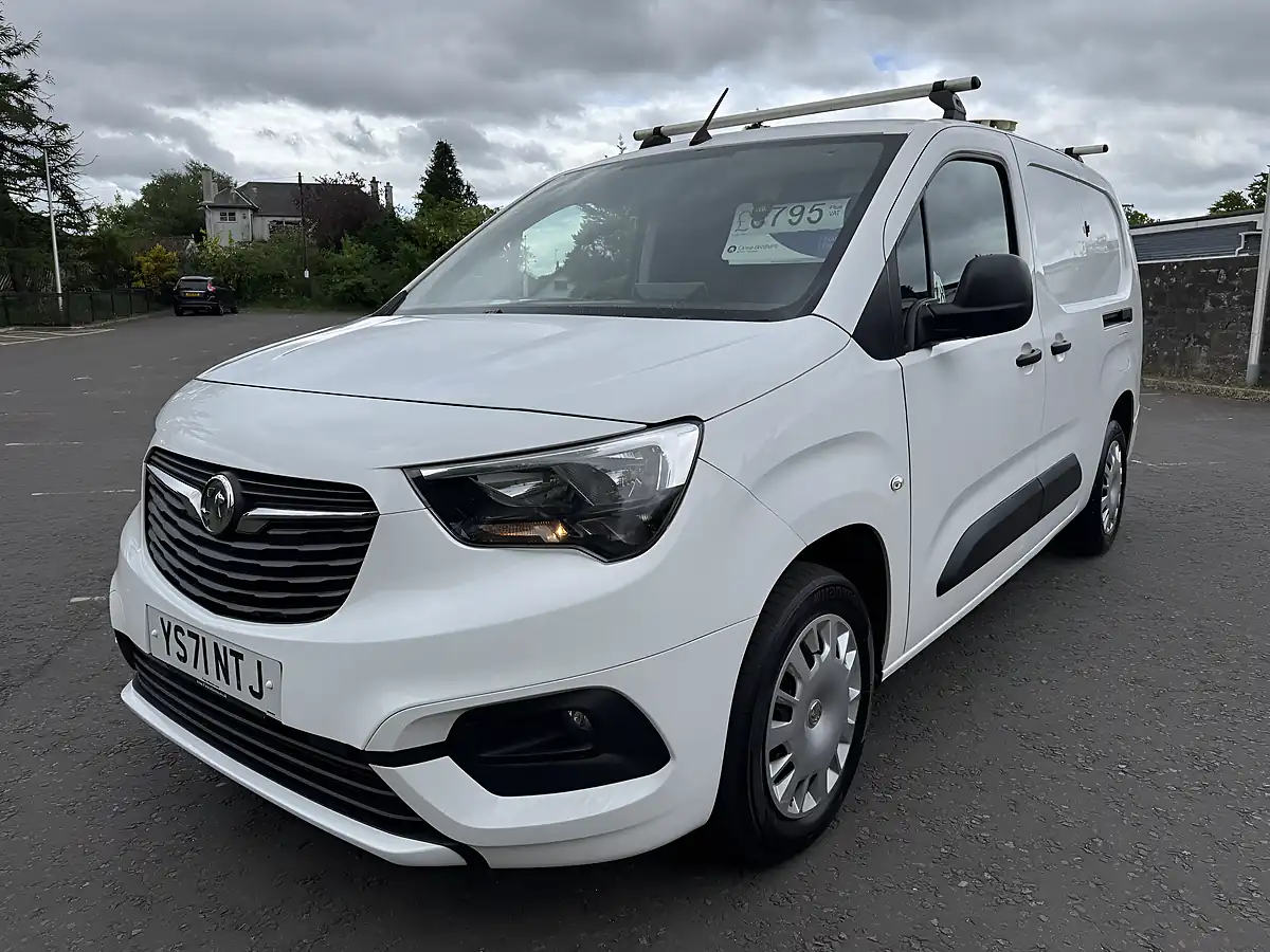 Used 2022 Vauxhall Combo Sportive White - Interior and Exterior details 3