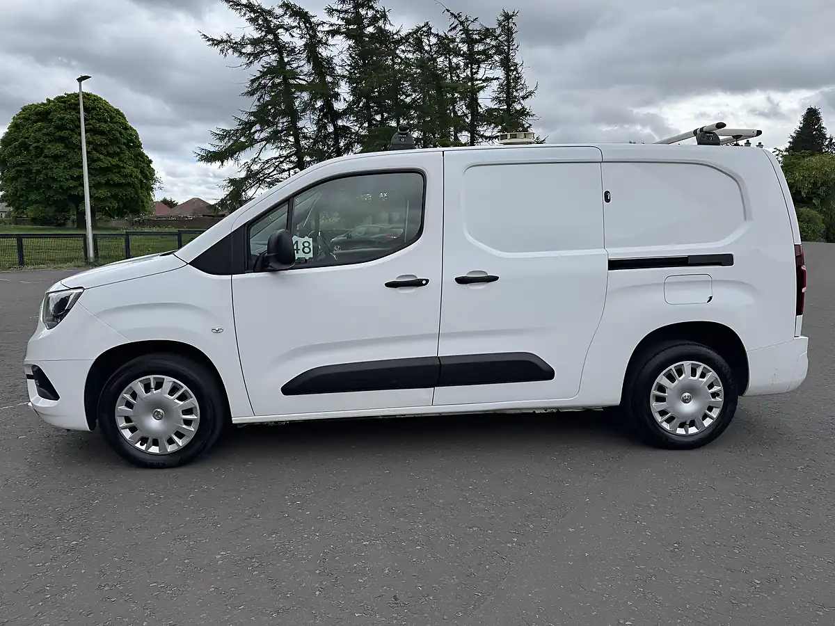 Used 2022 Vauxhall Combo Sportive White - Interior and Exterior details 4