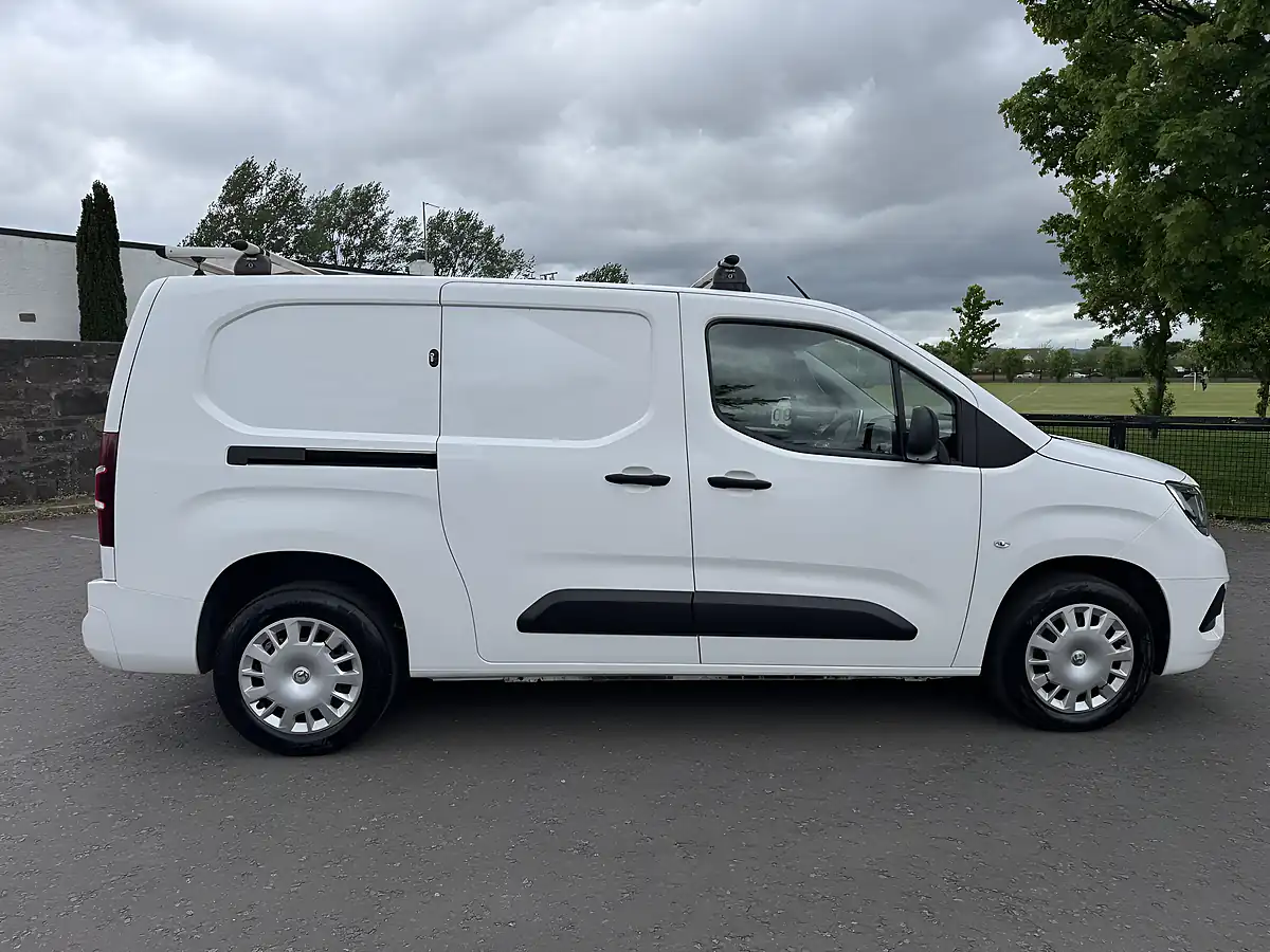 Used 2022 Vauxhall Combo Sportive White - Interior and Exterior details 8