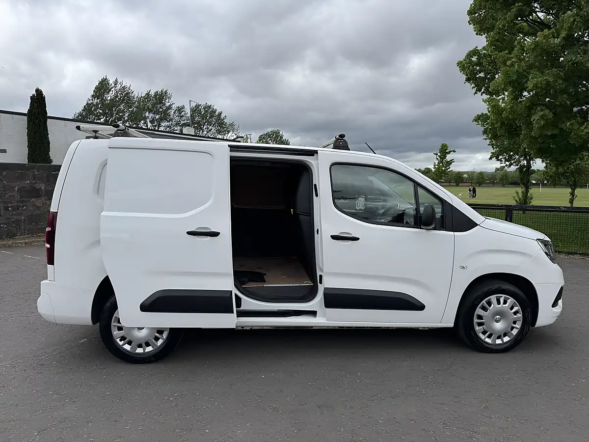 Used 2022 Vauxhall Combo Sportive White - Interior and Exterior details 9