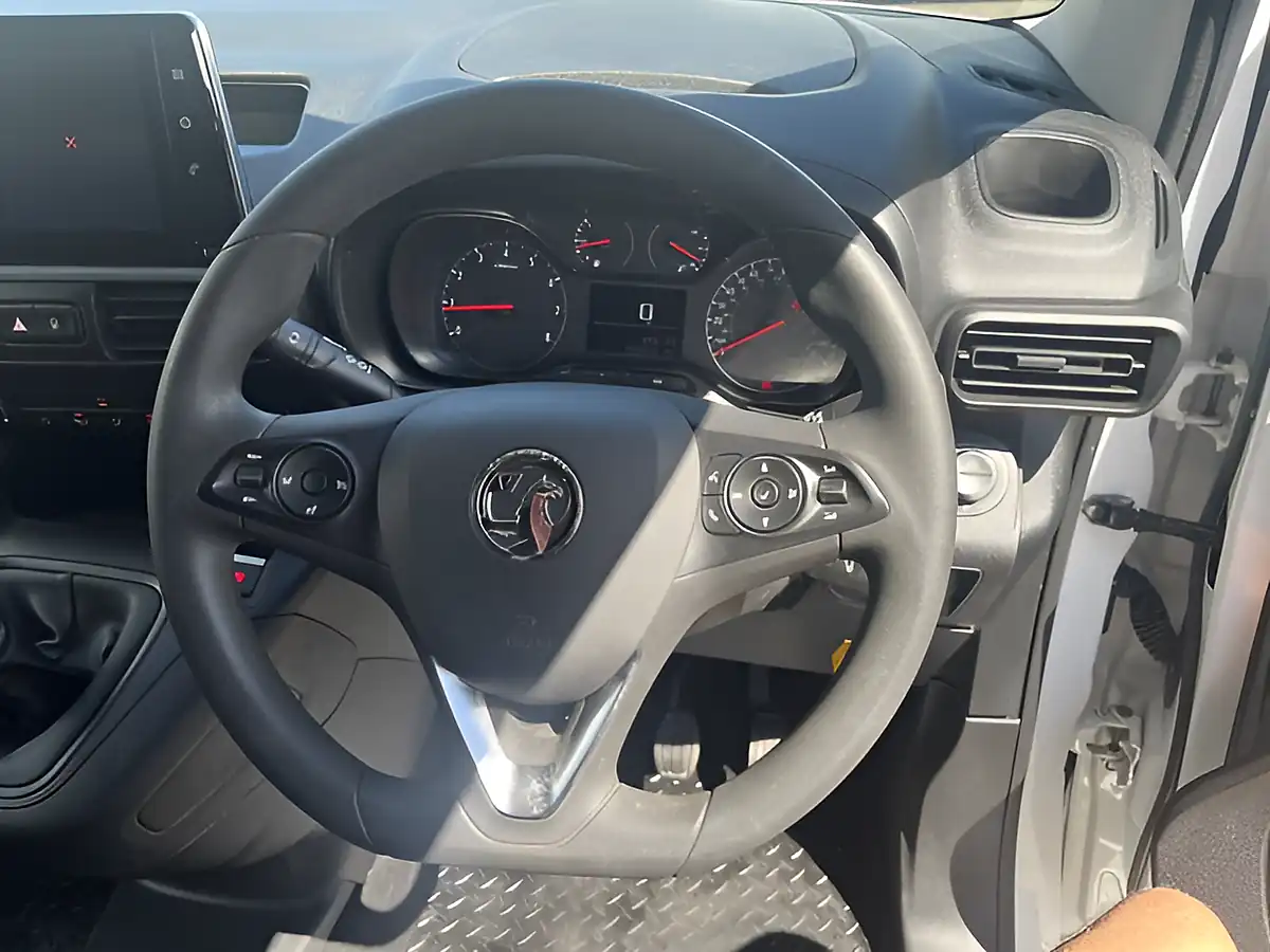 Used 2022 Vauxhall Combo Sportive White - Interior and Exterior details 16
