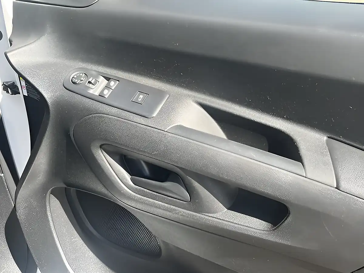 Used 2022 Vauxhall Combo Sportive White - Interior and Exterior details 18