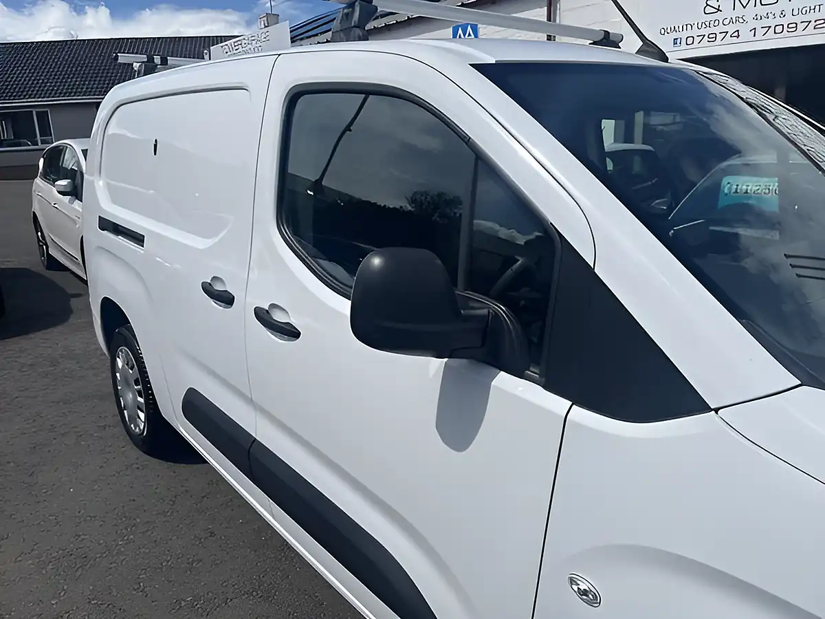 Used 2022 Vauxhall Combo Sportive White - Interior and Exterior details 6